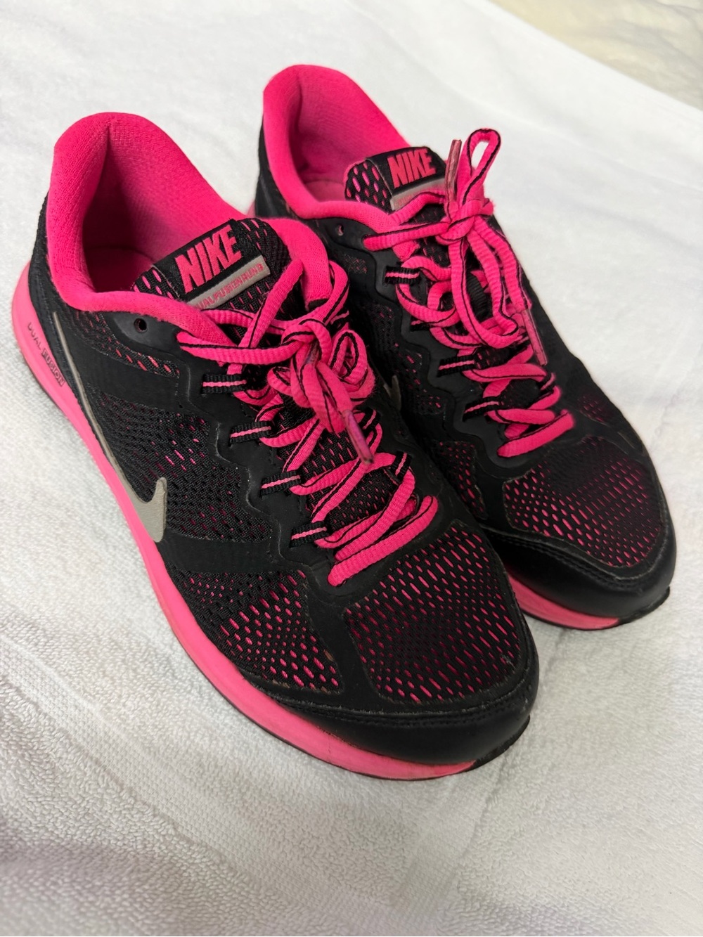 Nike dual fusion 5 Youth Black & Hot Pink Running Sneakers